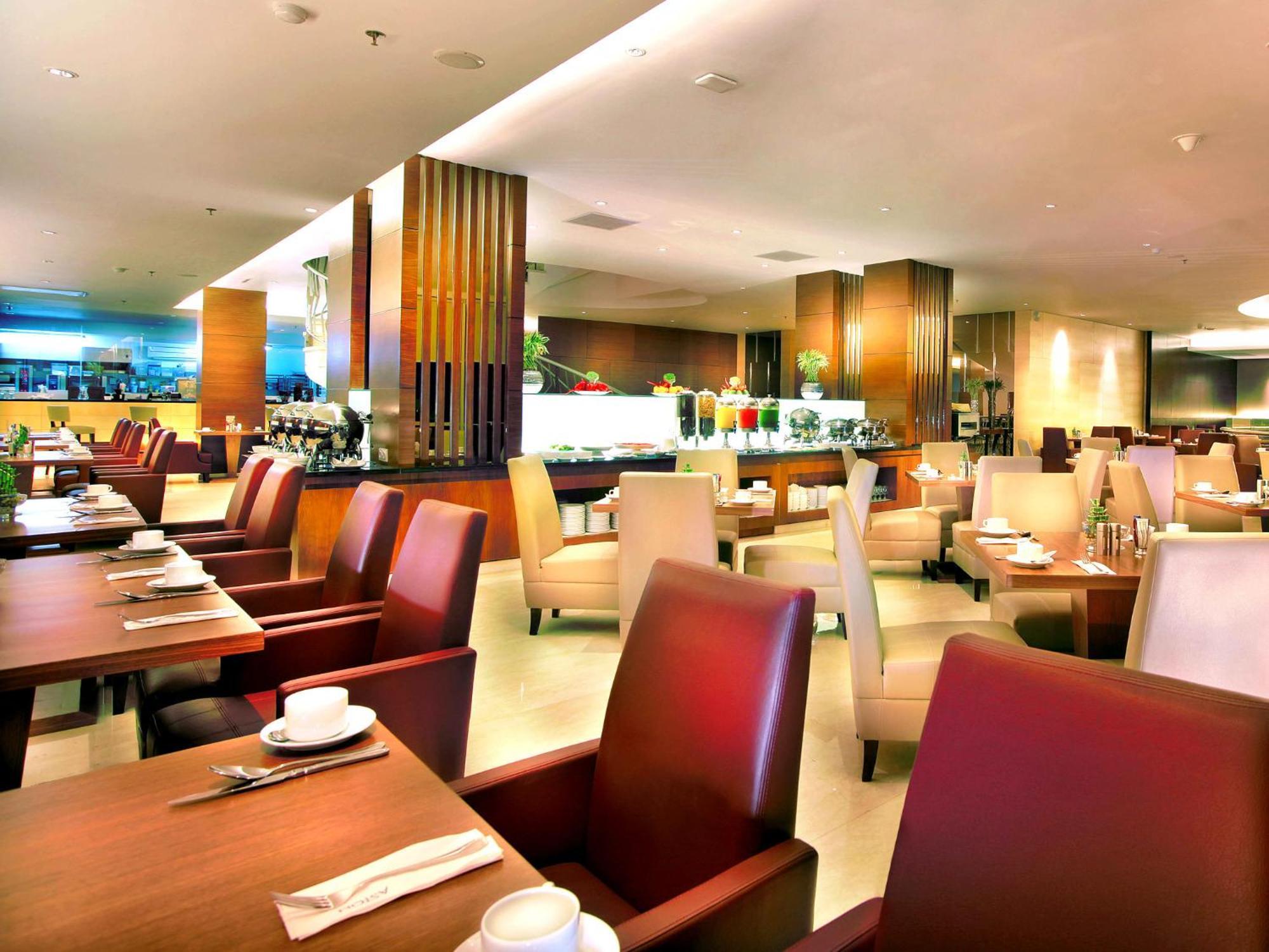 Aston Makassar Hotel & Convention Center Exterior foto